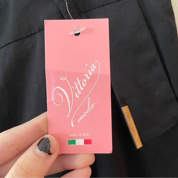 Vittoria Moda Black Capri Pants - Picture 3 of 10